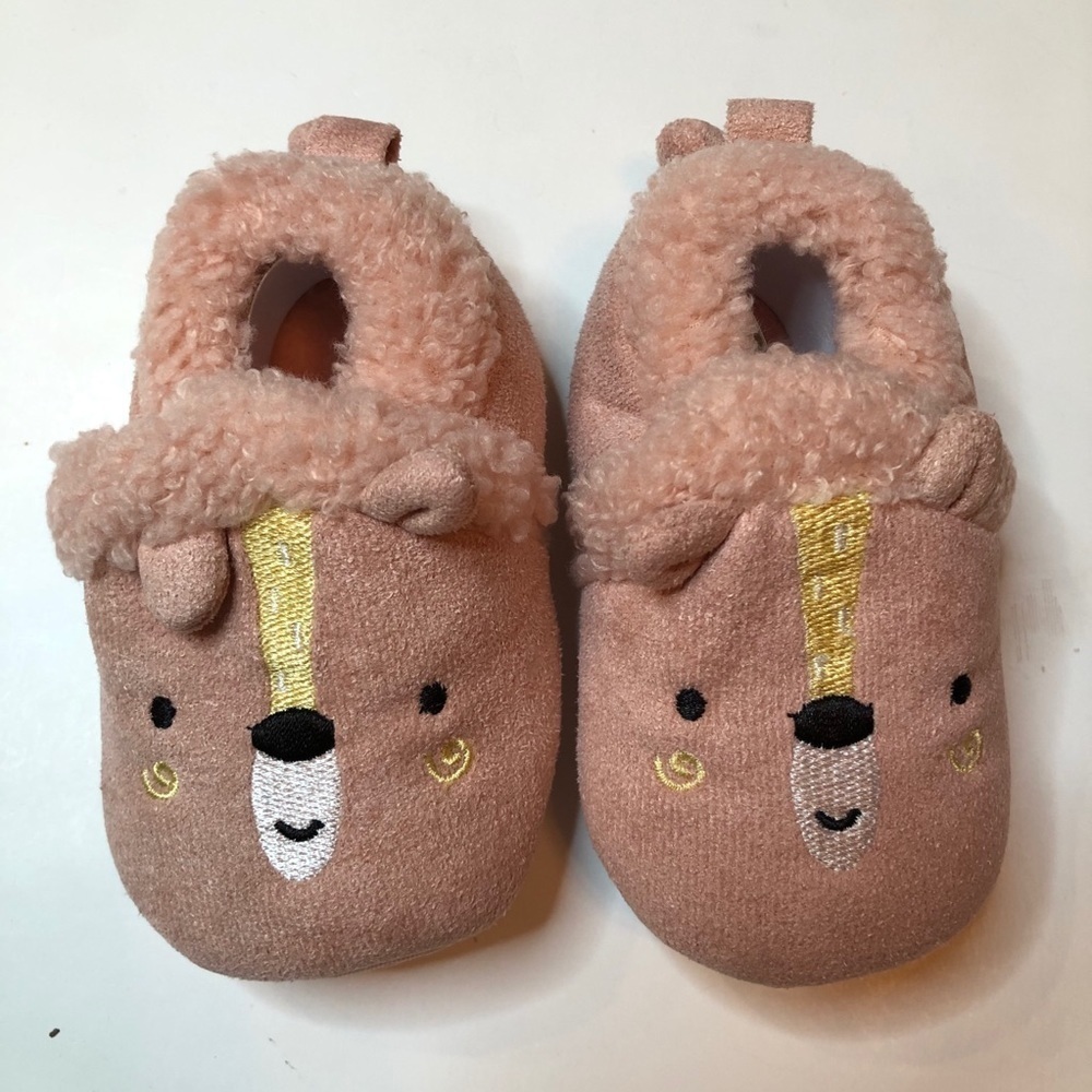 Bear Pink Fuzzy Slippers Size 6-12m‎